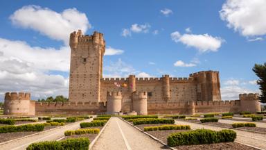 spanje_castillie-en-leon_valladolid_medina-del-campo_castillo-de-la-mota_kasteel_toren_shutterstock