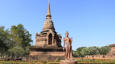 thailand_sukothai_wat-sa-si_beeld_stupa_f