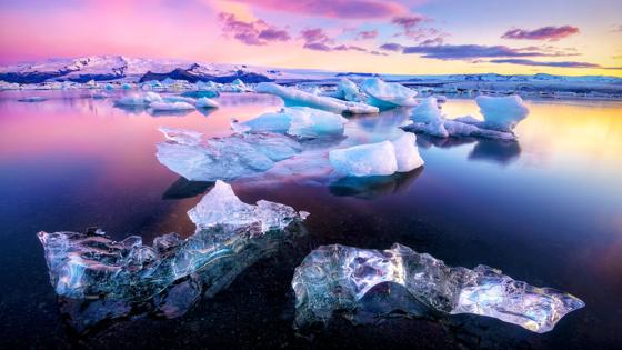 IJsland, Vatnajokull National Park, Jokulsarlonmeer, zonsondergang - GettyImages-986876368