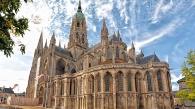 frankrijk_normandie_bayeux_kathedraal-notre-dame_buitenkant_getty