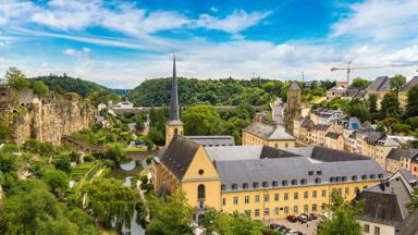 luxemburg_luxemburg_luxemburg-stad_abdij-de-neumunster_shutterstock_597615671