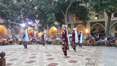 oezbekistan_bukhara_dans_folklore_plein_terras_f