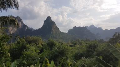 thailand_khao-sok_landschap_bergen_oerwoud_f